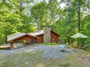 Cozy Hiawassee Cabin - 4 Mi to Lake Chatuge!