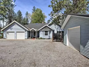 All-Seasons Chewelah Home: Fish, Golf & Ski!