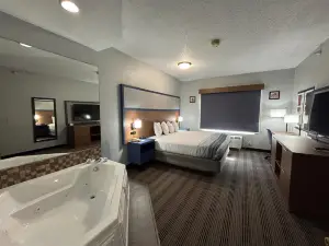 AmericInn by Wyndham Galesburg