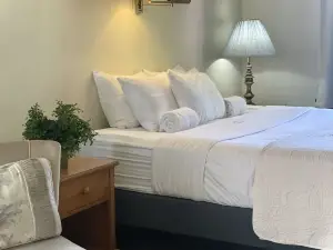 Riverside Hot Springs Inn & Spa - Adults Only