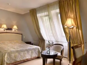 Greenway Park Hotel