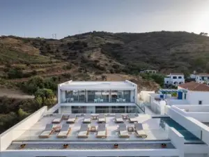 Romantica Hotel Apartments