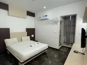 Iroomz D Silver Suites