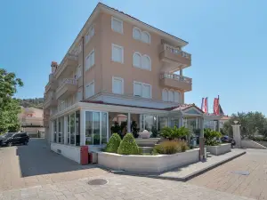 Hotel Trogir Palace