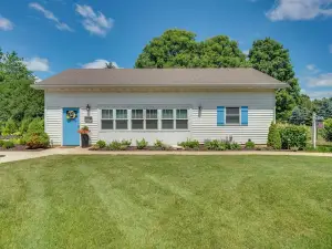 Peaceful Harvard Vacation Rental 3 Mi to Town!