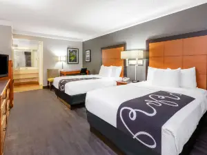 Super 8 by Wyndham The Woodlands North