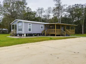Peaceful Starke Retreat w/ Deck: 6 Mi to Downtown!