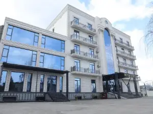 Status Hotel
