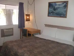 Mount-N-Lake Motel