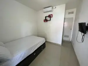 OYO 93785 Aero Kost Bu Lisa Syariah Near Pasar Tradisional Lawang