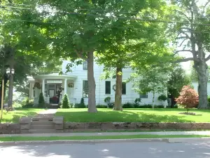 Marshlands Inn