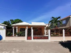 Comfortable and quiet whole house in Santiago.