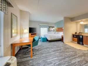 แฮมป์ตันอินน์ ย่านมหาวิทยาลัยวิลมิงตัน/สถานีสมิธครีก