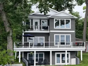 New 2024! Stunning Lake Front Home Magician Lk, 5 Bedrms, 6 Baths, Sleeps 10