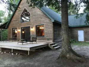Cranberry Lake Log Cabin, Private! Boat&Canoe,Close to Pic Rocks!