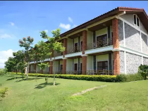 Vansana Plain of Jars Hotel