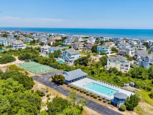 Stunning Coastal Dream W/ Multiple Decks, Easy Beach Access, & Private Hot Tub
