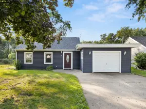 Peaceful Outdoor Space and Cozy Ambiance - Charming Tranquil Haven