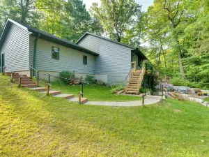 Jefferson Riverfront Retreat with Patio and Fire Pit!