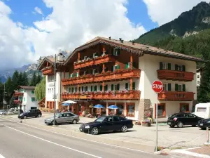 Hotel Rododendro Val di Fassa