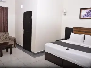 Adachukwu Hotel and Suites