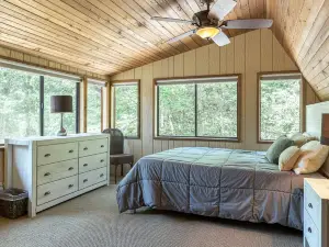 Foxtail Lake Front Chalet with HOT TUB