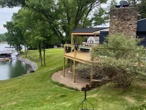 Lakeside lookout!The perfect place to vacation with the family to boat or relax!