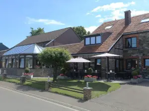 โฮเต็ล-เรสเตอรองต์ ลา เครเมยแยร์