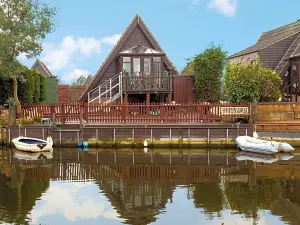 Isleham River Lodge