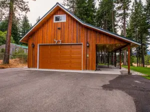 Meadow Wood Lodge 3 Bedroom Home by NW Comfy Cabins by Redawning