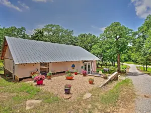 Lake Texoma Cabin - 1 Mi to Park and Boat Ramp!