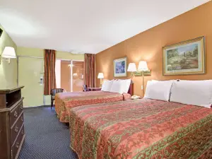 Days Inn by Wyndham Benson