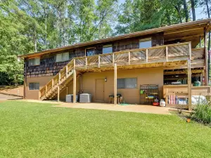 Pet-Friendly Cabin w/ Dock on Lake Martin!