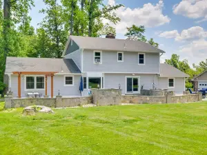 Rockville Home Patio Oasis, Fireplace, Near DC!