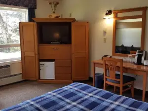Pines Motel