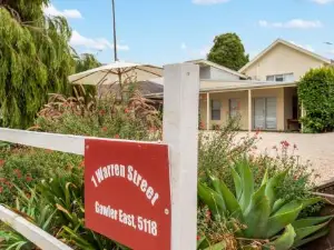 Gawler Townhouses 1C , 1 Queen Bed