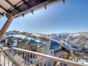 Schnapps Penthouse Ski Apt with Undercover Parking