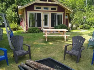 3 Beautiful Finnish Cabins with Sauna on Lake Monomonac