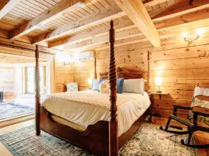 Majestic log home on 20 private acres near ski resort w/pool & hot tub