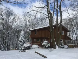Country Coziness - Lancaster County private Cabin - Fire pit and Florida room