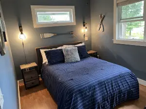 3 bedroom lake house & pool, only 35 min. to Wisconsin Dell and Cascade Mountain