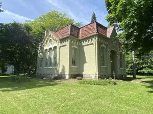 Historical School House with Lake James chain access