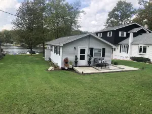 Lake House on Great Bear Lake with Pontoon available, all sports lake