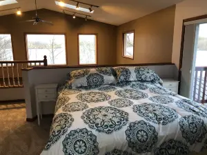 Super Spacious Lakehome