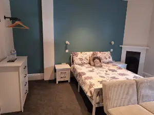 Comfortable Spacious Double Ensuite Room