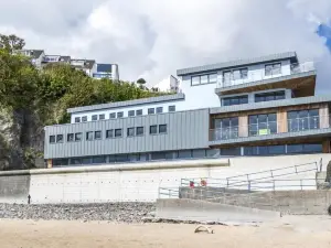 ฮาร์เบอร์ สเตย์ - เดอะ มารีน เซ็นเตอร์