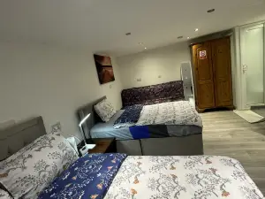 North Avenue Guest House Ltd, Heathrow Airport-Free Parking