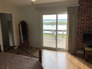 Kawartha Lake, Sturgeon Lakefront Cottage Sleeps 8+