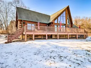 Luxury Log Cabin w/ EV Charger & Mtn Views!