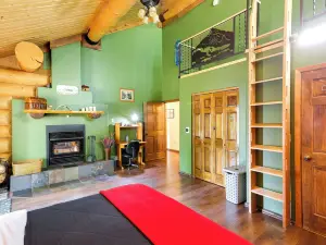 Riverside Log Cabin: on-Site Aurora Viewing!